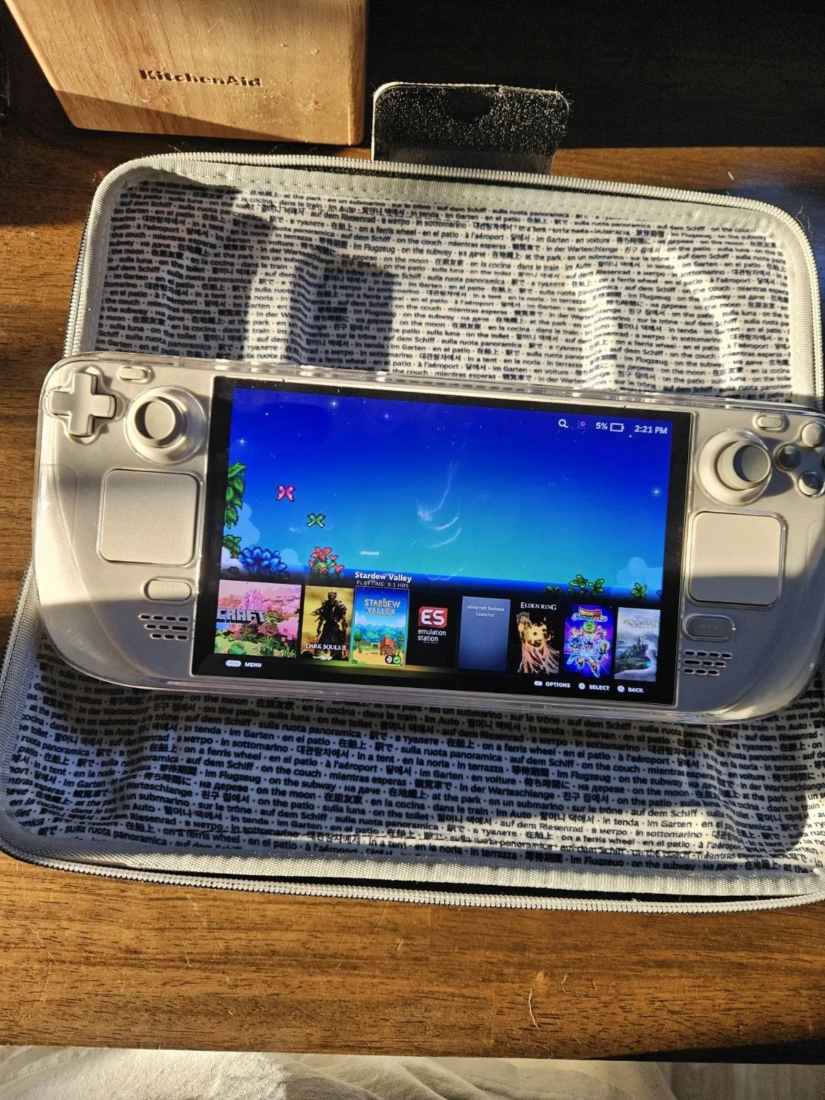 https://allurbag-2.myshopify.com/products/valve-steam-deck-oled-1tb-handheld-console-white-limited-6nm-apu-wi-fi6e?curre